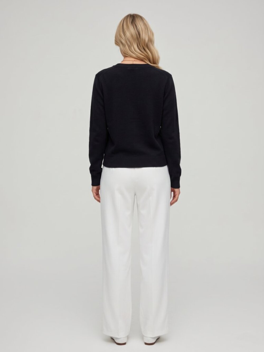 Women's Black Cashmere V-Neck Cardigan Sweater Long Sleeve Button Front - Picture 3 of 5